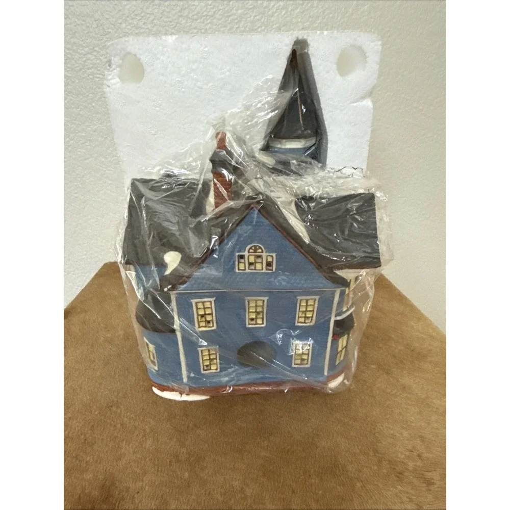 Holiday Time 2006 Traditional Vintage Collection HOUSE Lighted Christmas Village